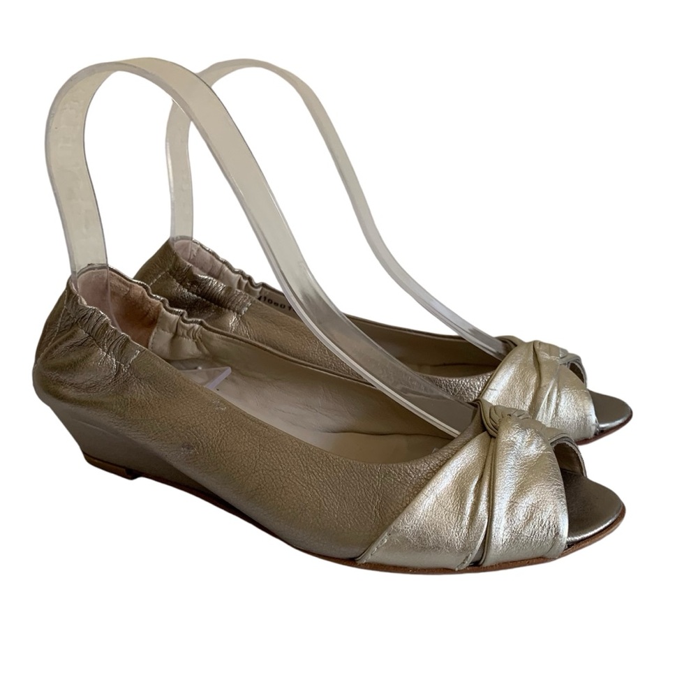 AGL Vero Cuoio Metallic Pale Gold Leather Slip On Twist Peep Toe Wedge EU 35.5